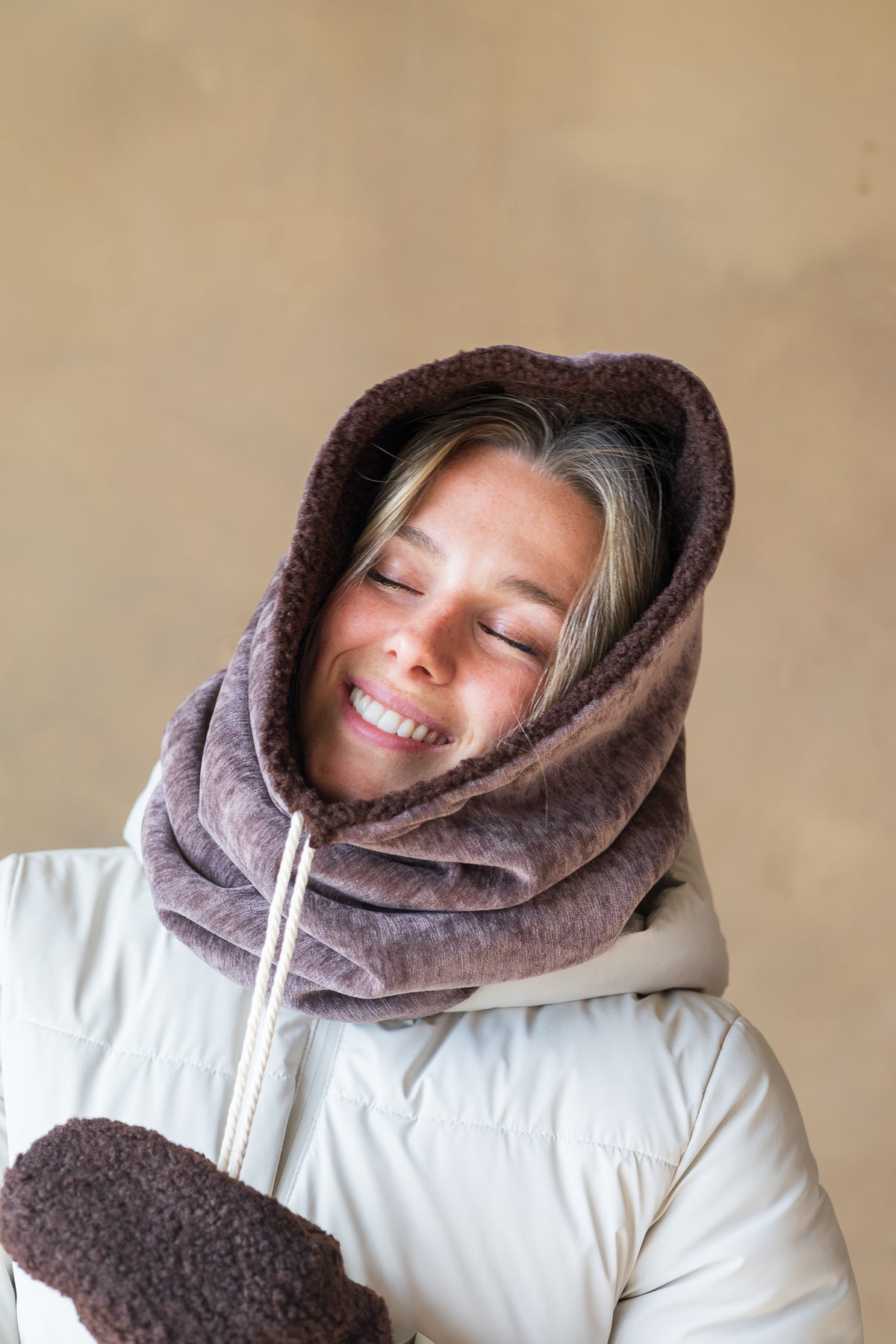 Col capuche molletonné réversible