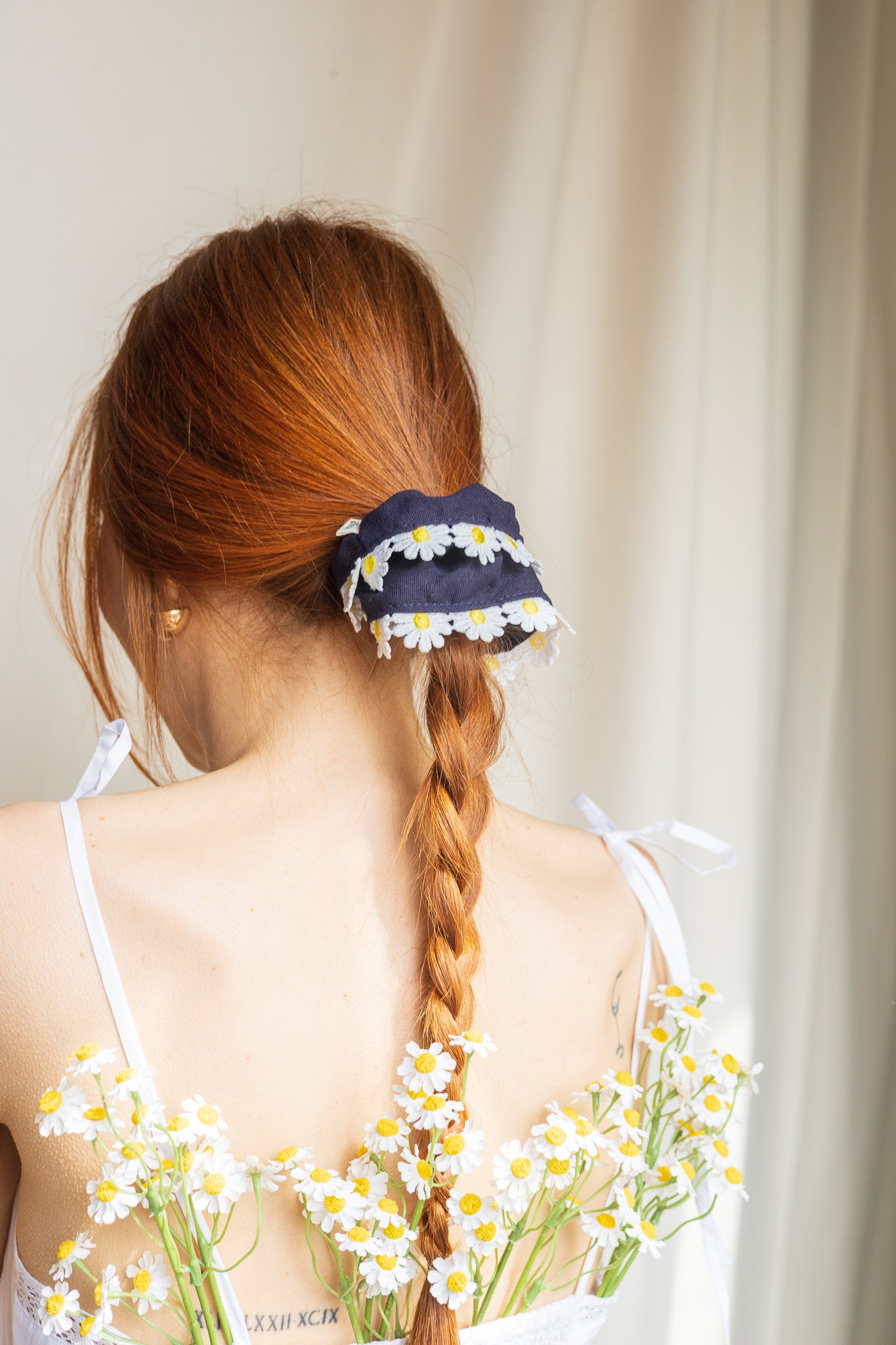 Daisy trim scrunchie