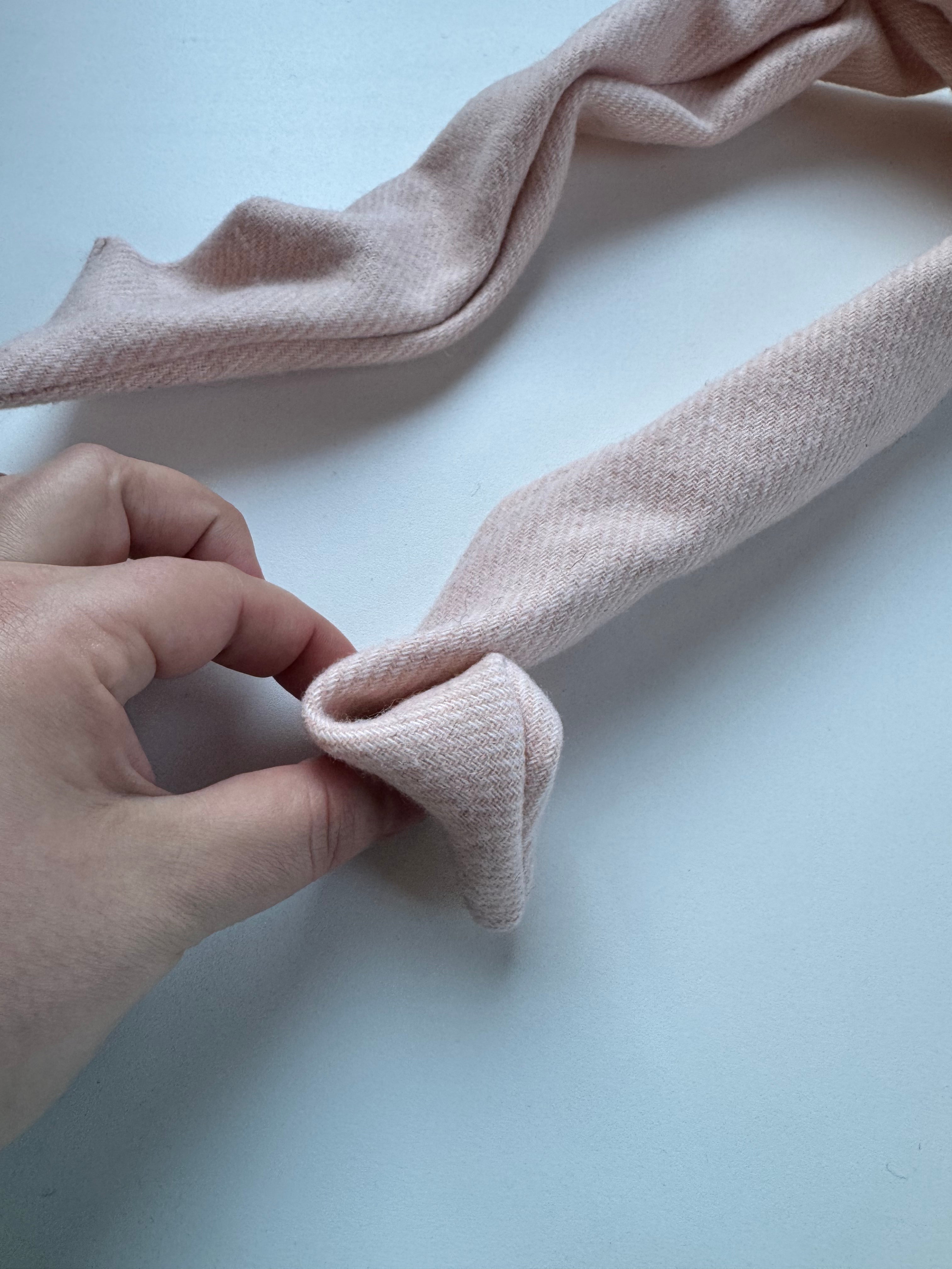 Imparfait - Bandeau à torsadé automnale pêche rosé