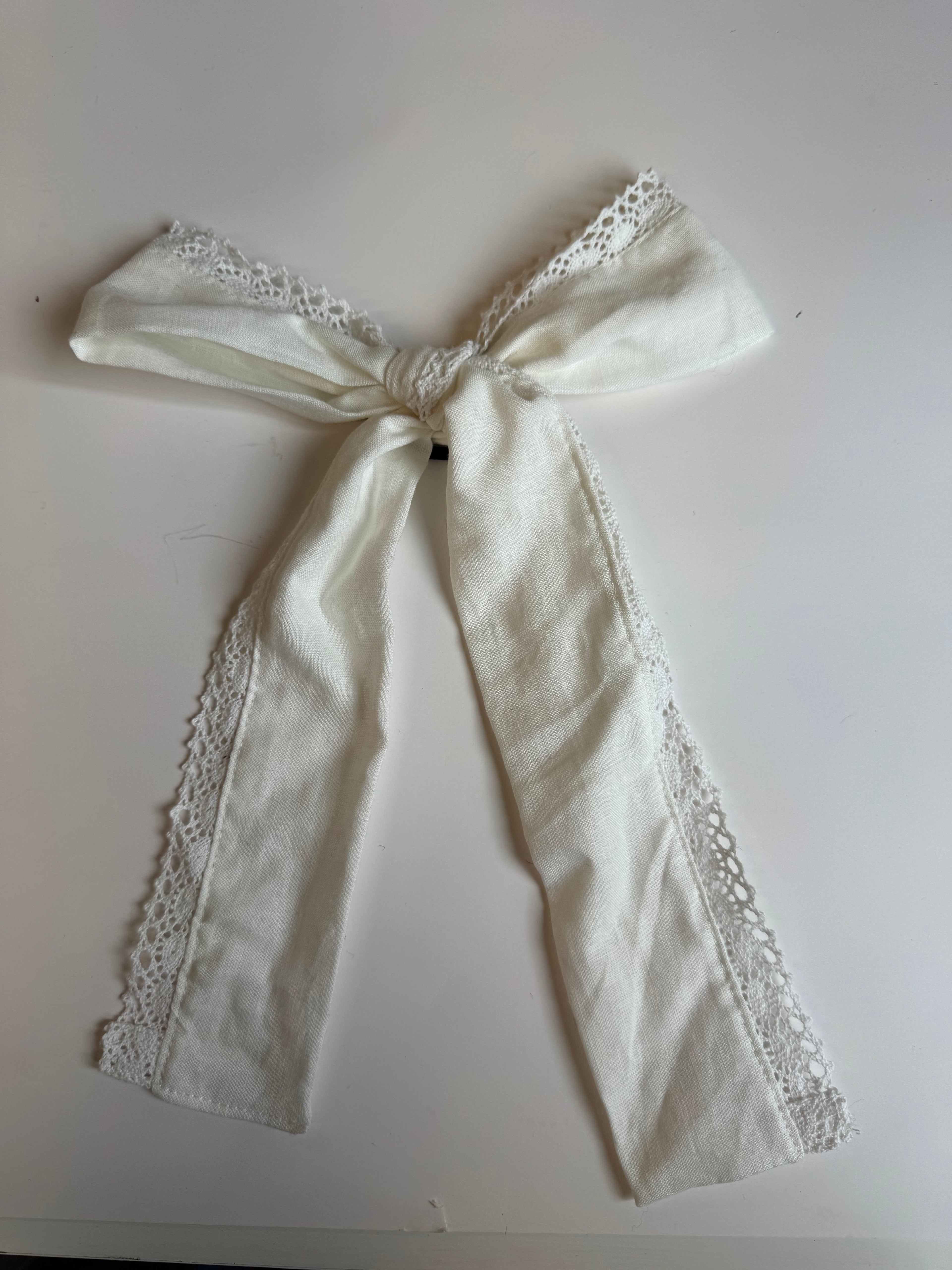 Échantillon - Grande boucle blanche en lin