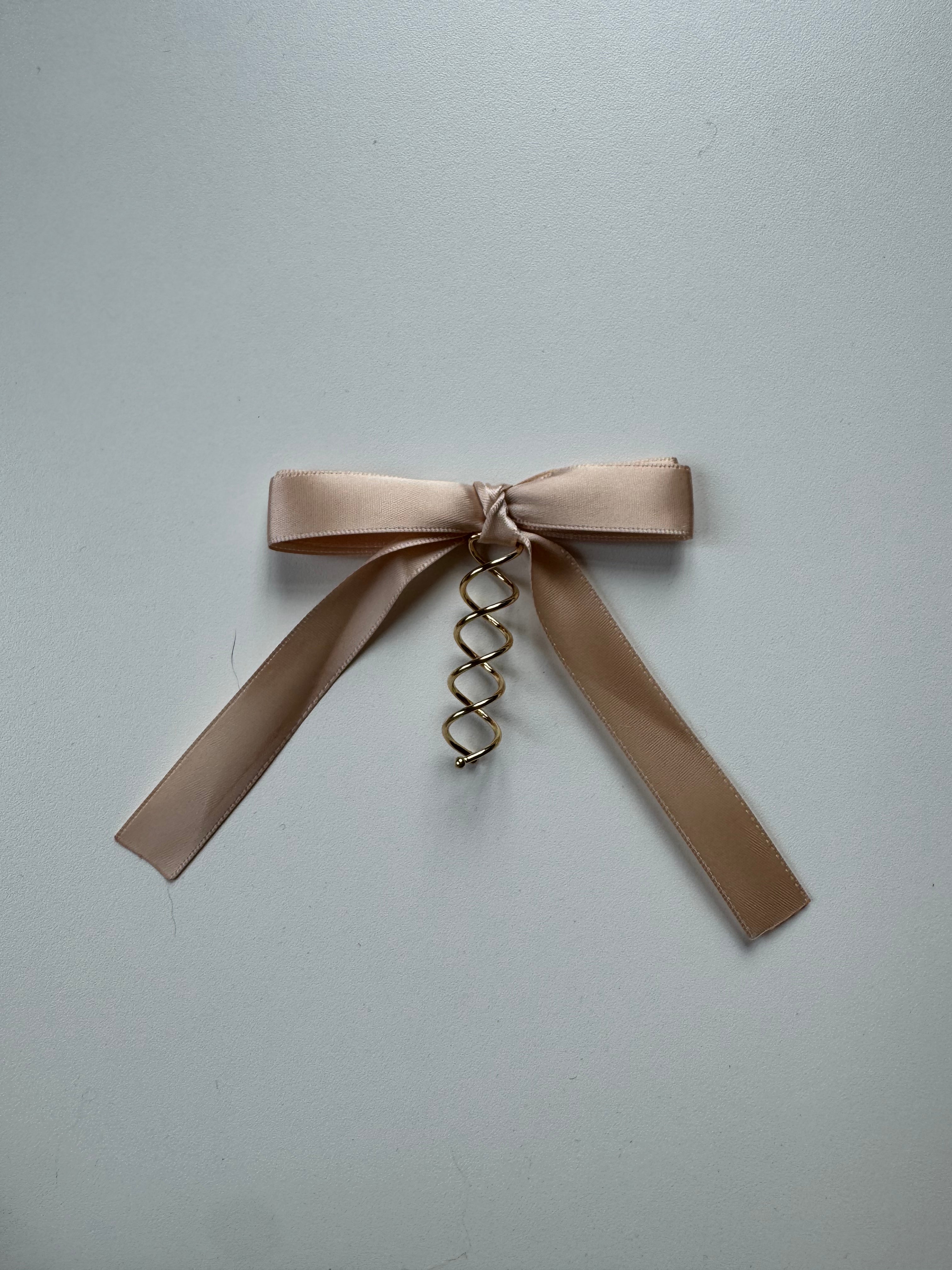 Sample - Rosy cream loop on spiral