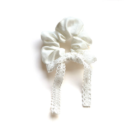 Chouchou en lin avec boucle dentelle