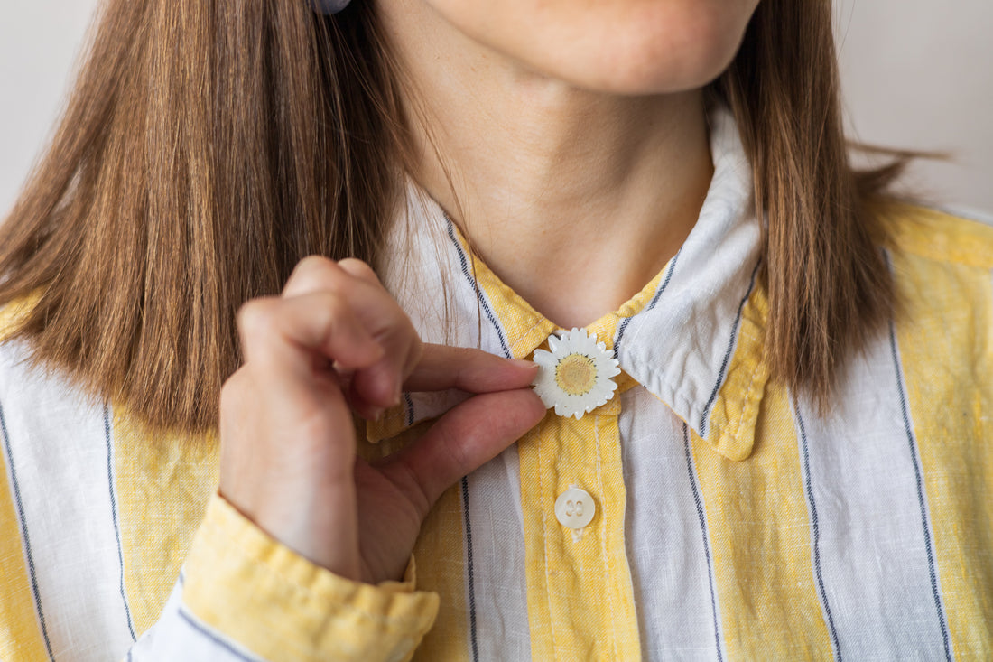 Couvre-bouton de chemise en fleur séchée
