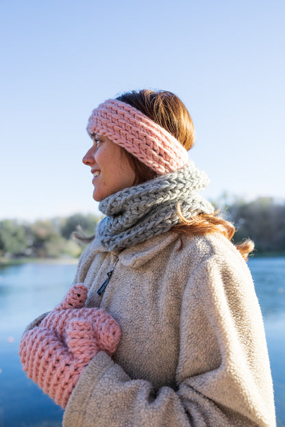 Col cache-cou tricoté à la main