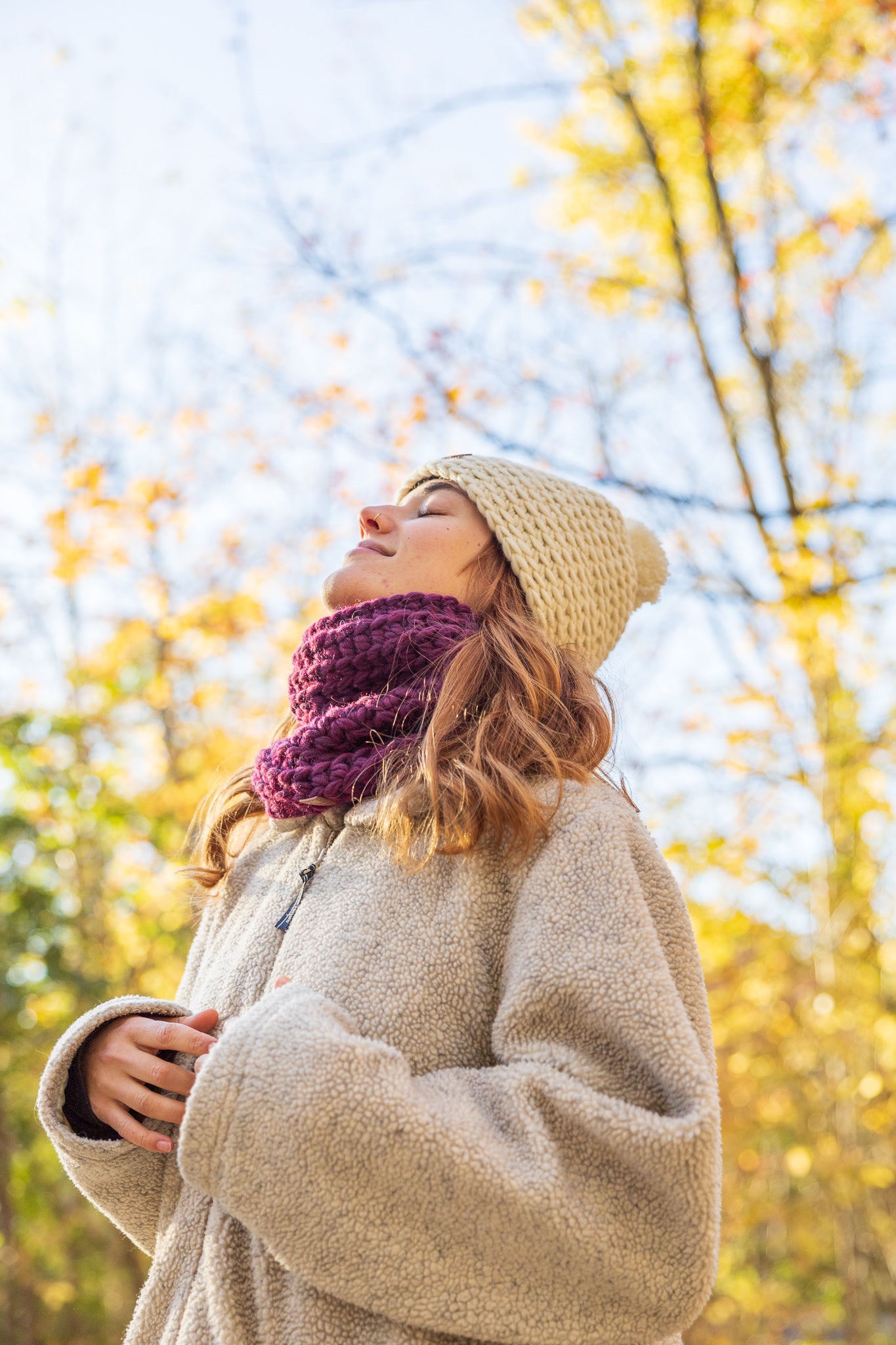 Col cache-cou tricoté à la main