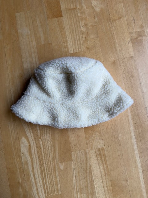Sample - Cream fleece hat