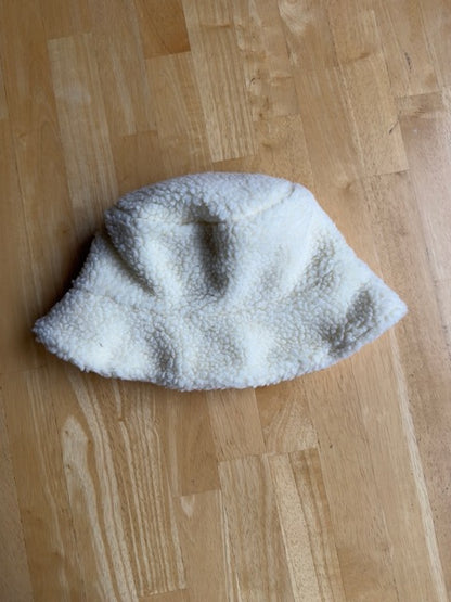 Sample - Cream fleece hat