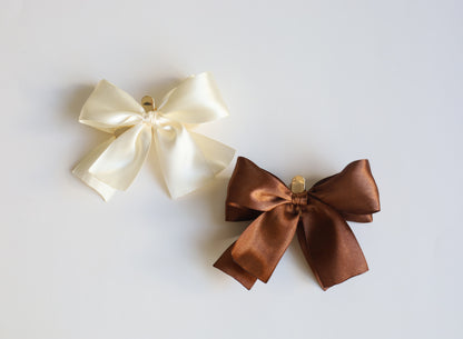 Double bow on gold clip