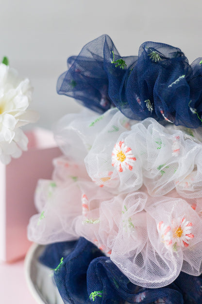 Crinkled scrunchie with embroidered flowers