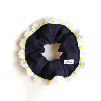 Daisy trim scrunchie