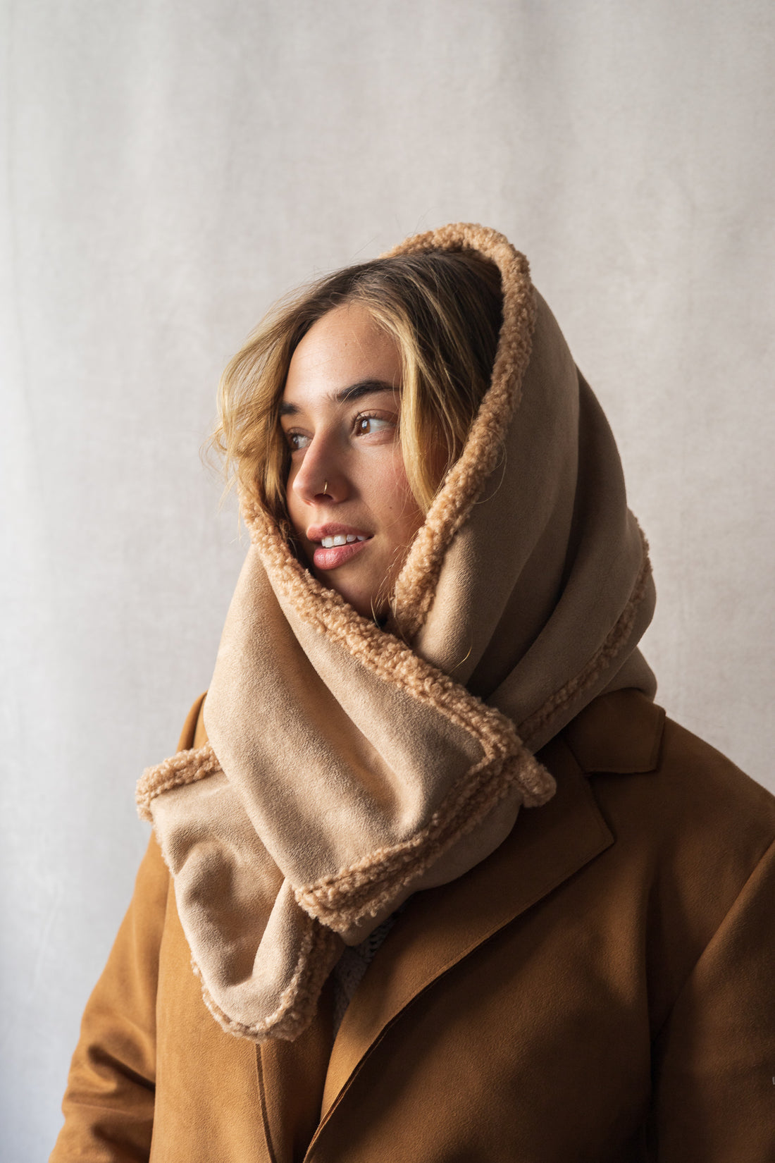 Foulard réversible en sherpa suède