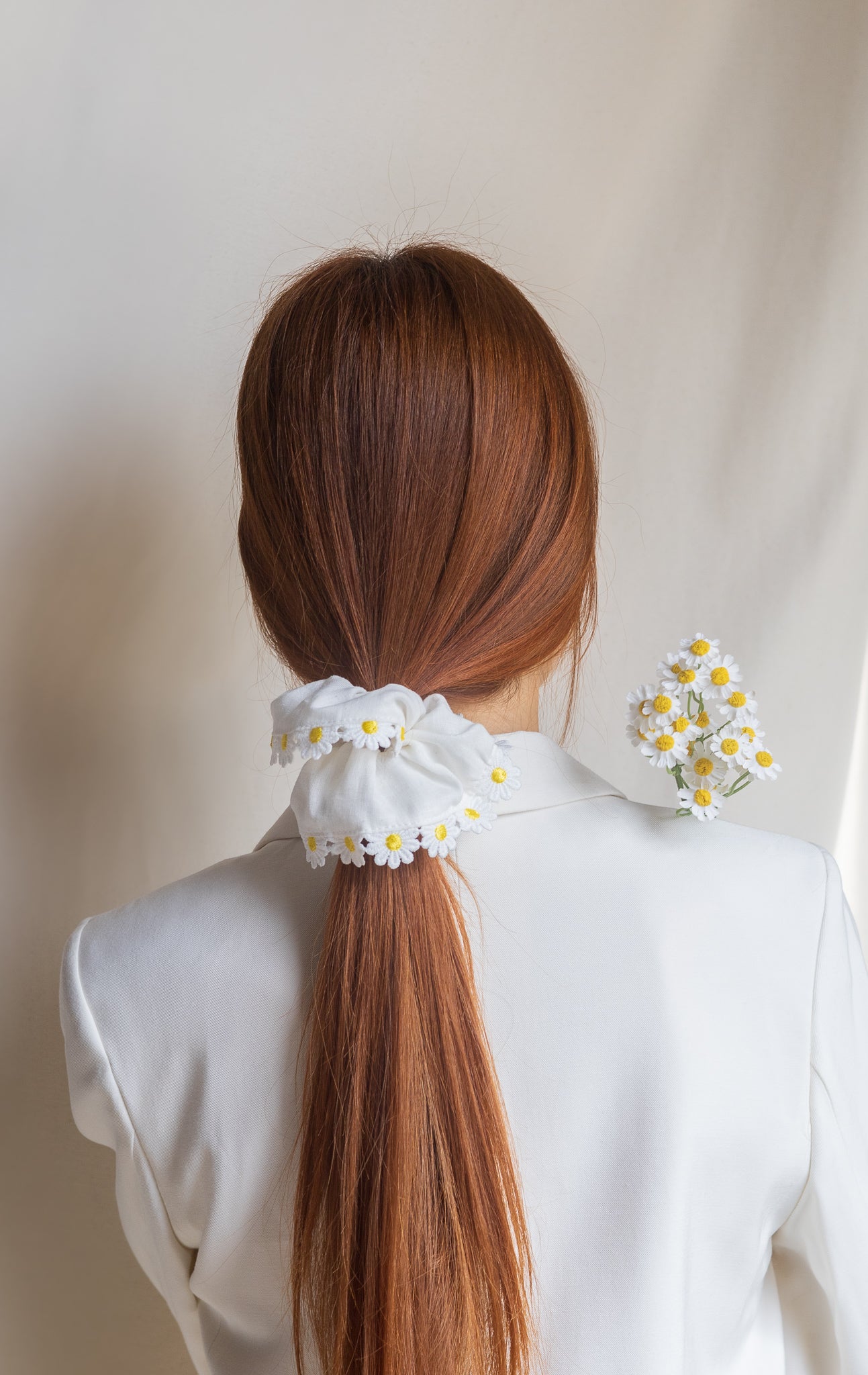 Daisy trim scrunchie