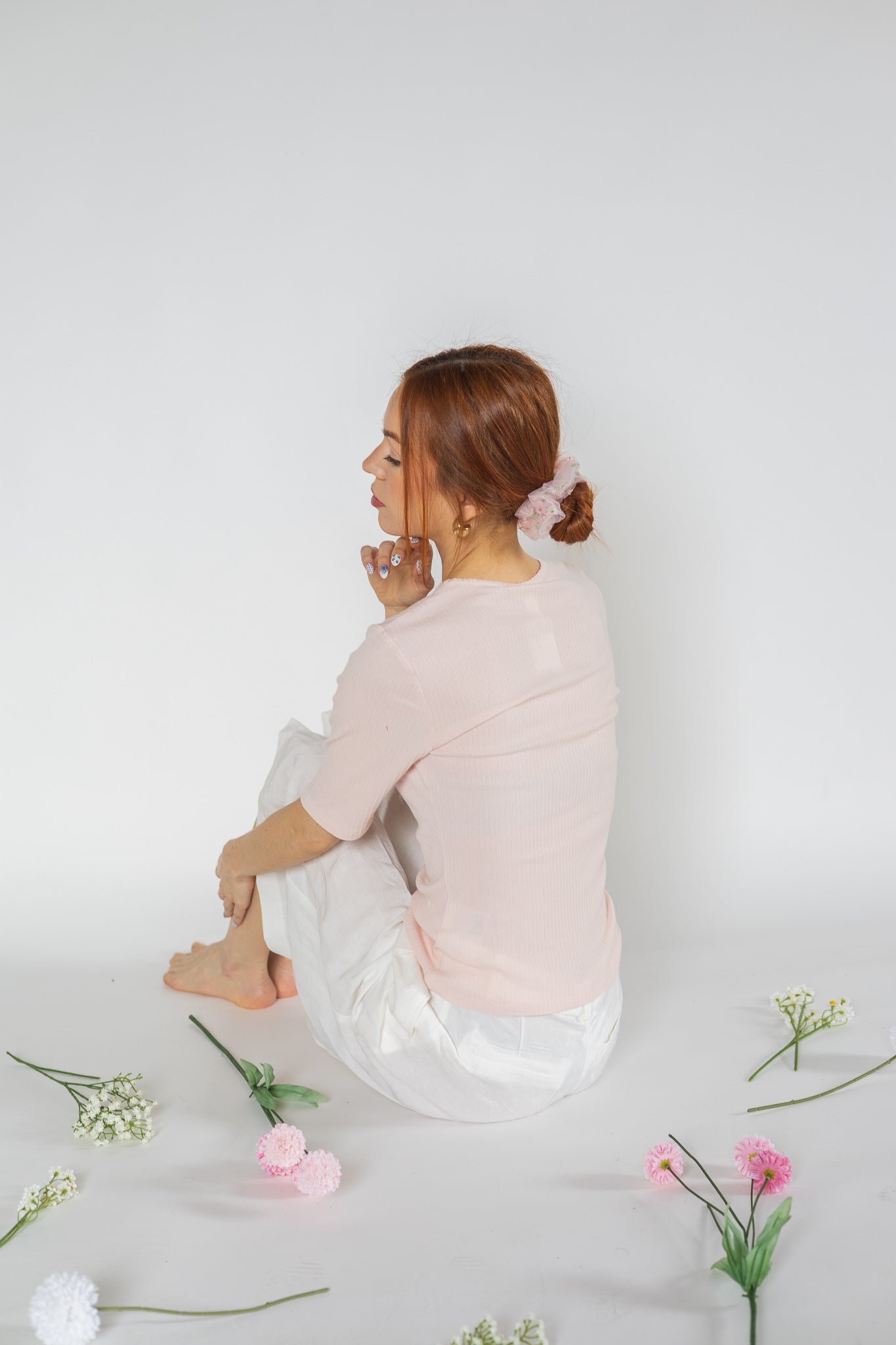 Crinkled scrunchie with embroidered flowers