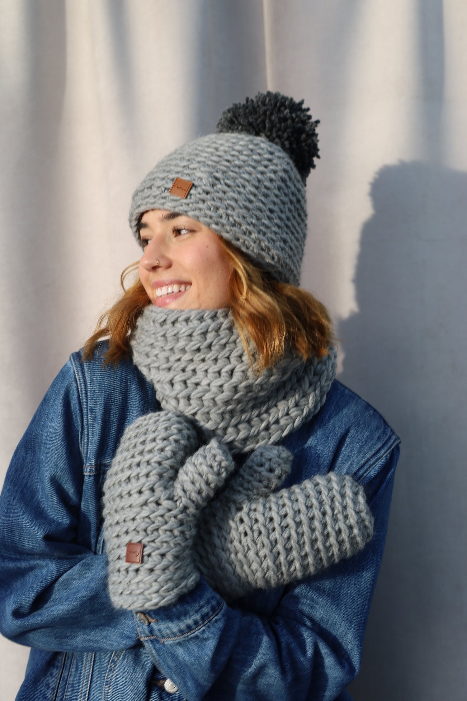 Sample - Two-tone knitted classic beanie