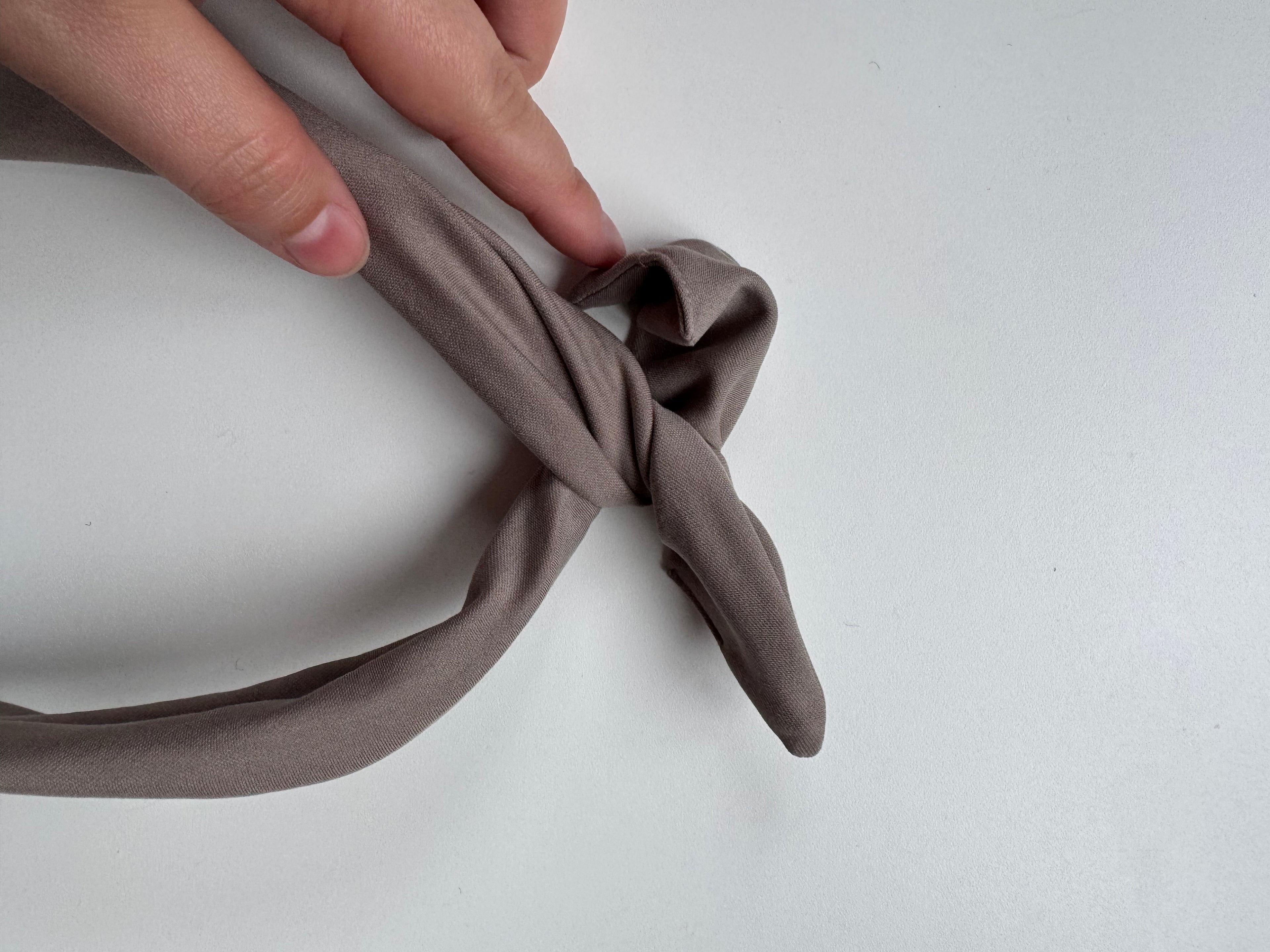 Imparfait - Bandeau à torsader taupe