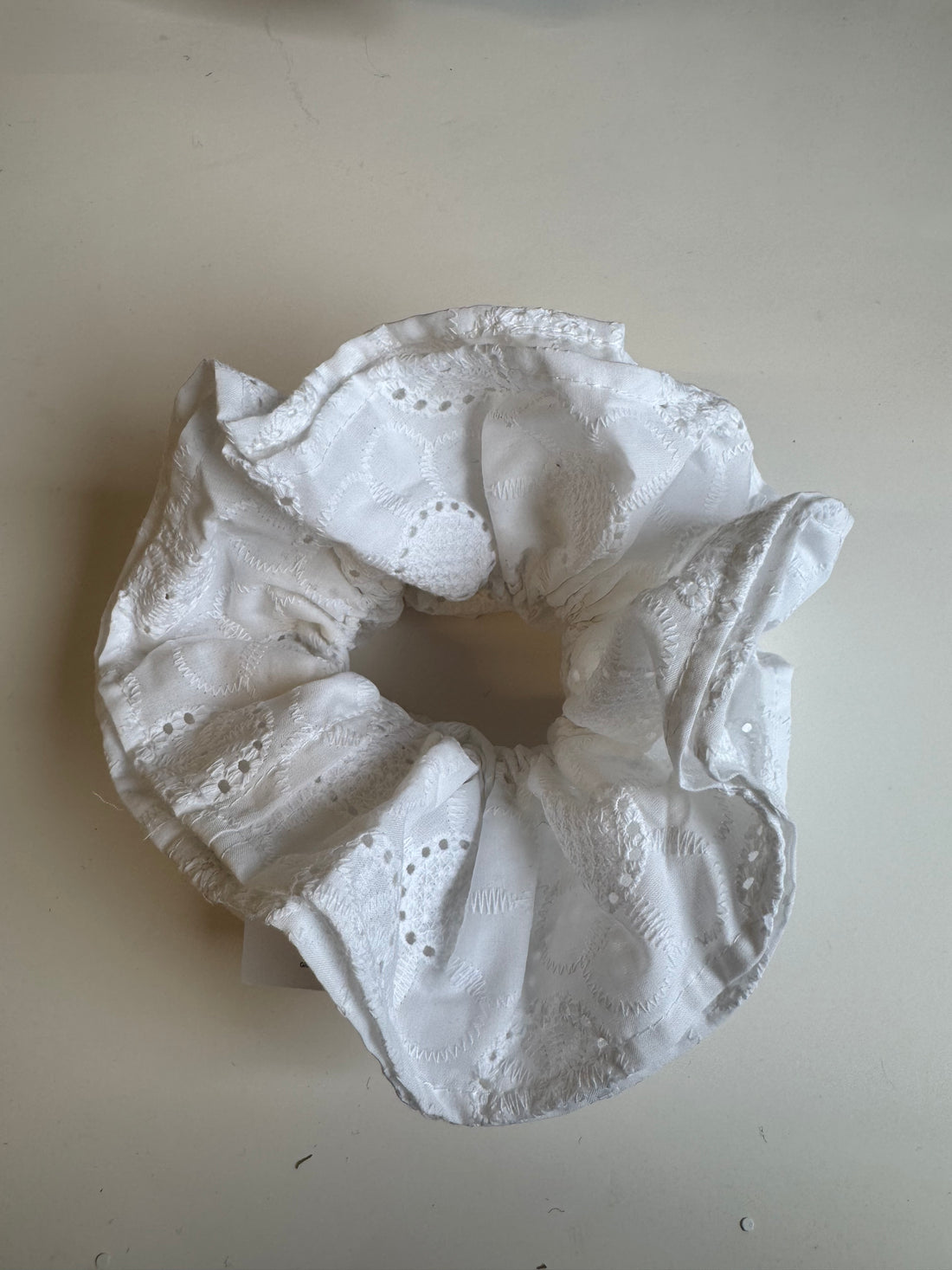 Échantillon - Chouchou flamenco blanc