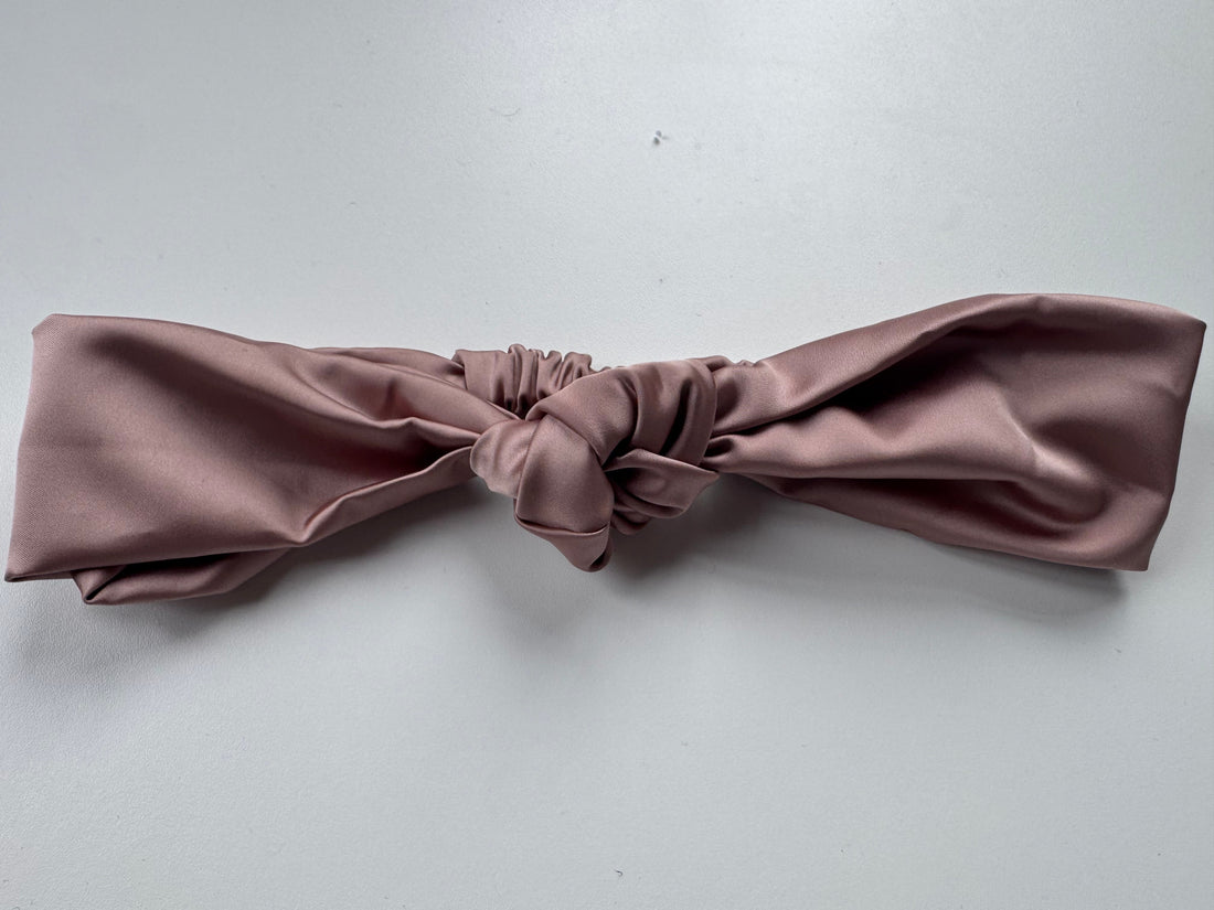 Imparfait - Bandeau noué en satin rose