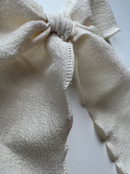 Échantillon - Boucle sur crochet métallique crème